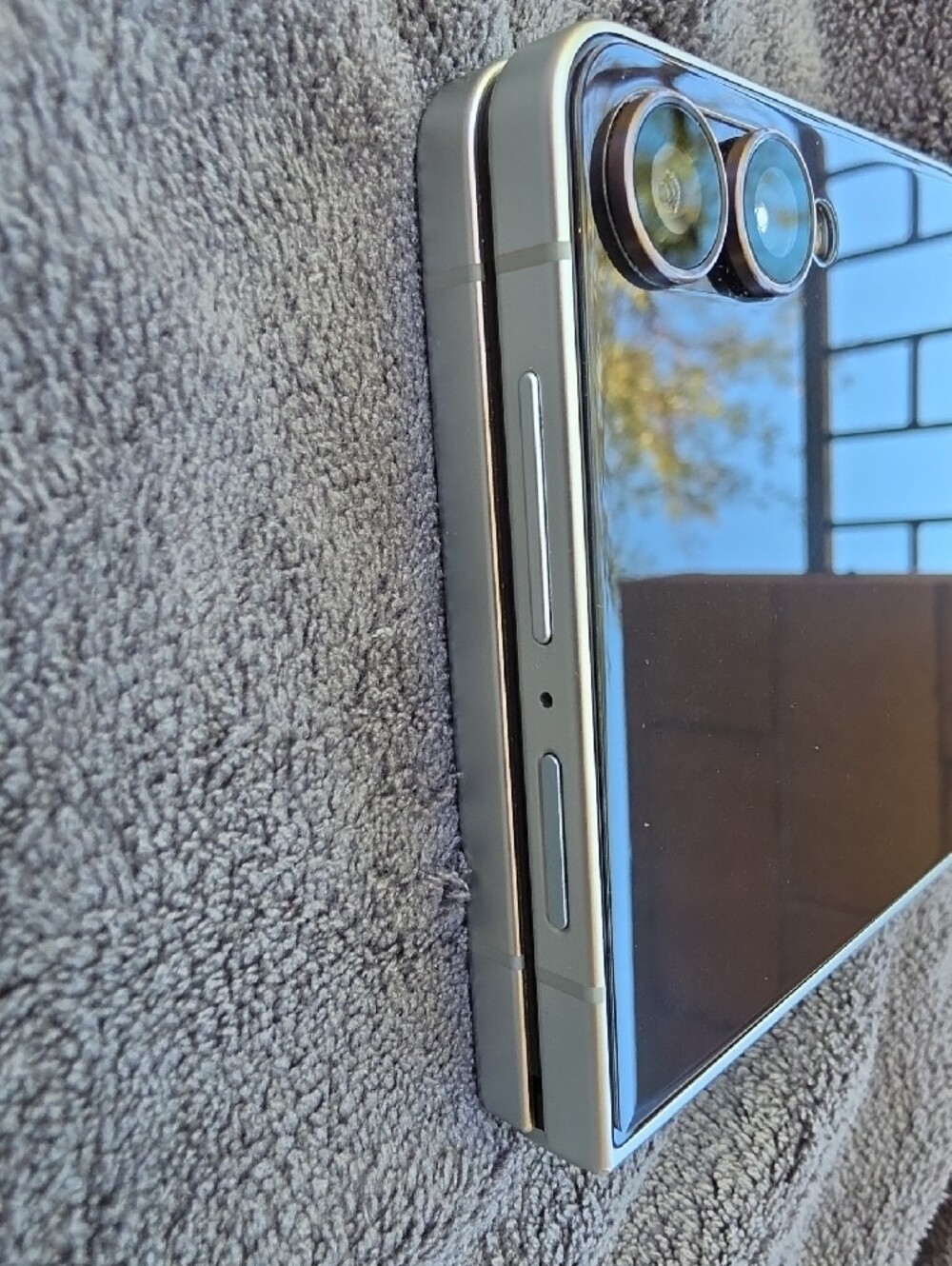 Samsung Galaxy Z Flip 7 512GB Unlocked - Picture 5 of 10